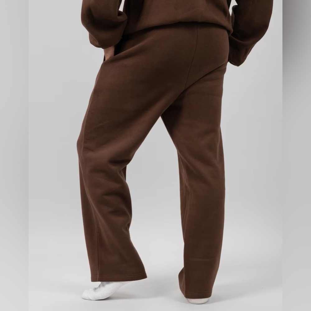 Comfrt Minimalist Straight Leg Sweatpants 🤎 - Picture 3 of 6